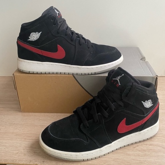 Nike Air Jordan Mid GS Black, Red Blue Sneakers- SZ Y- W